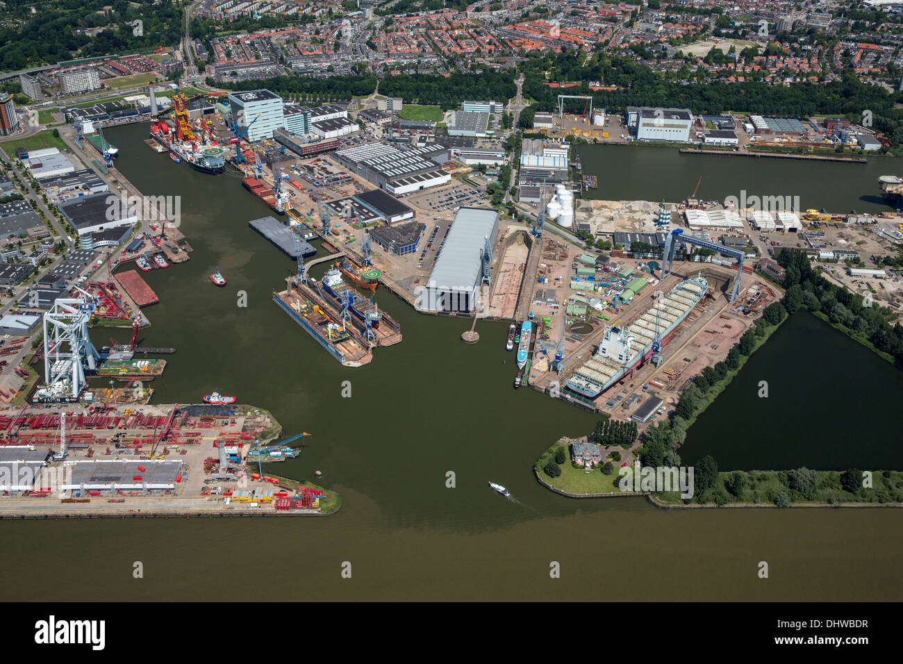 Die Niederlande, Rotterdam, Rotterdam, Hafen. Damen Shipyard, Werften, shiprepair und Konversion. Antenne. Stockfoto