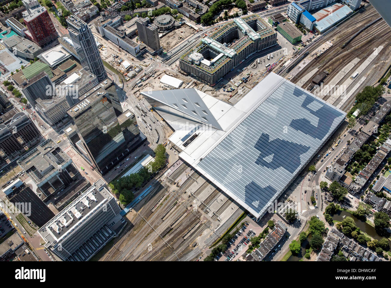 Niederlande, Rotterdam, Hauptbahnhof. Luftbild Stockfoto
