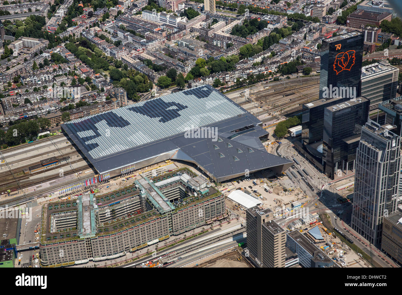 Niederlande, Rotterdam, Hauptbahnhof. Luftbild Stockfoto