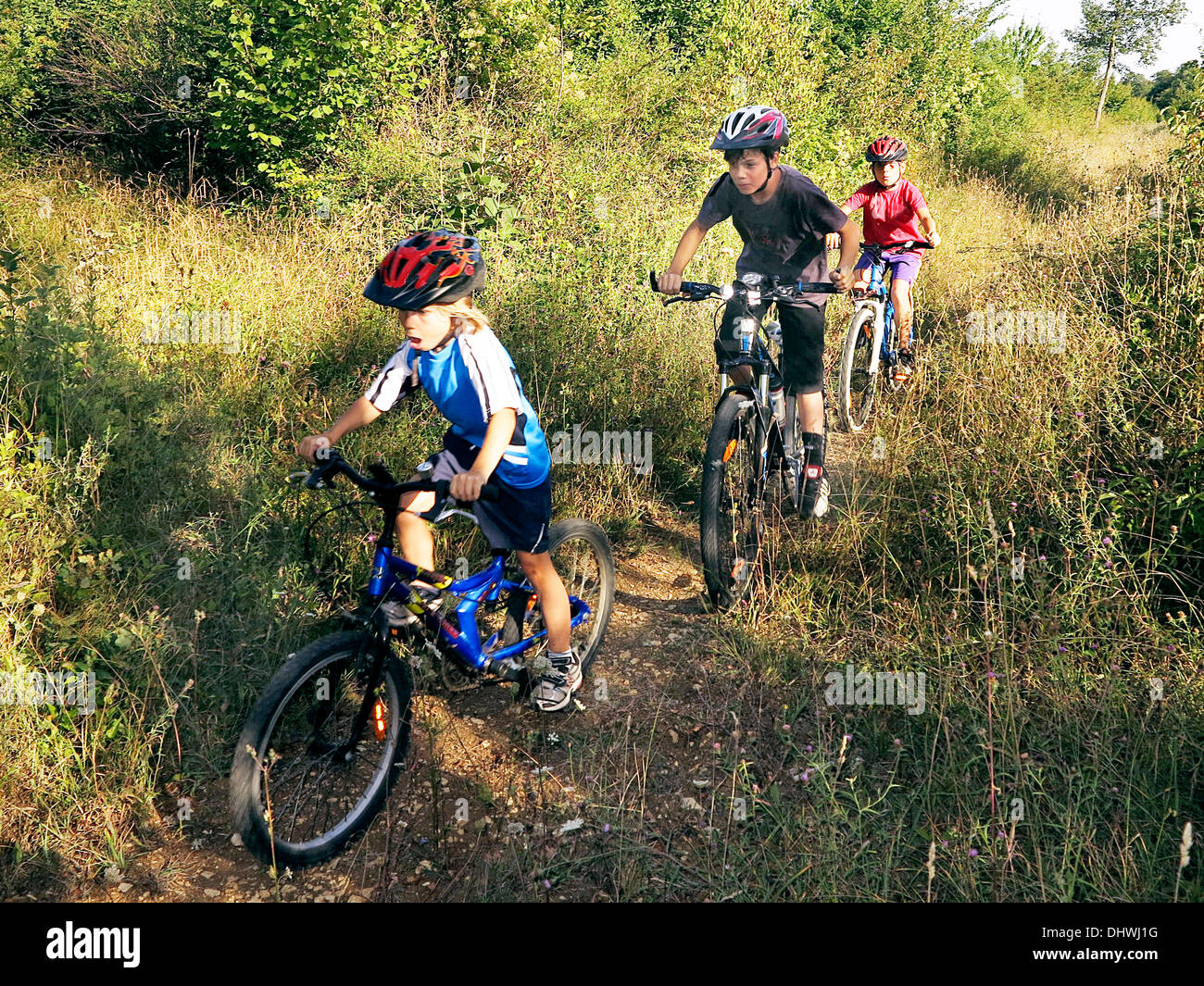 KIND RADFAHREN Stockfoto