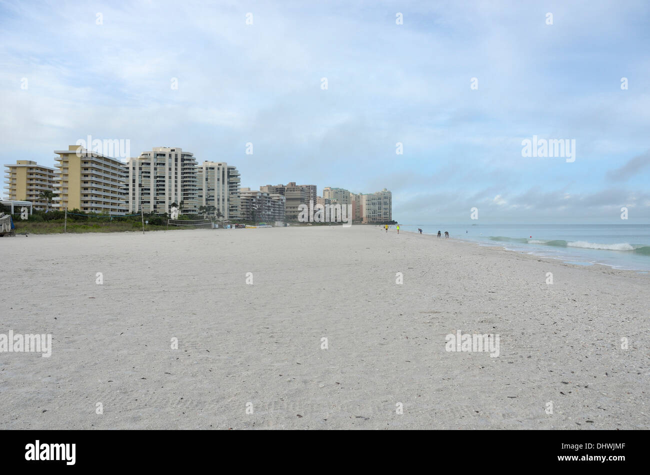 Blick nach Süden auf Marco Island Beach vom Hilton Hotel, Marco Island, Florida Stockfoto