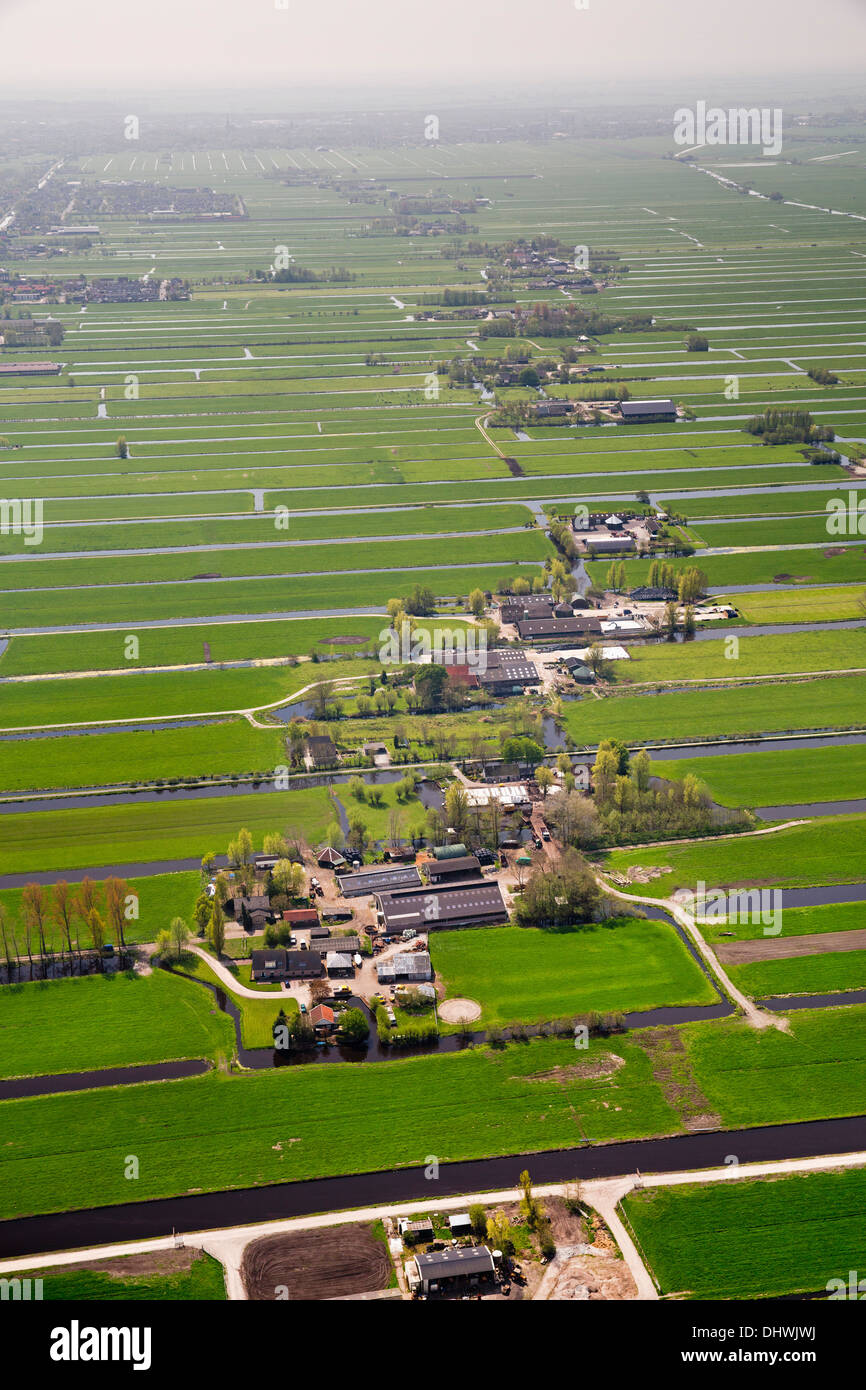 Niederlande, Kamerik, Bauernhöfe im Polder. Luftbild Stockfoto