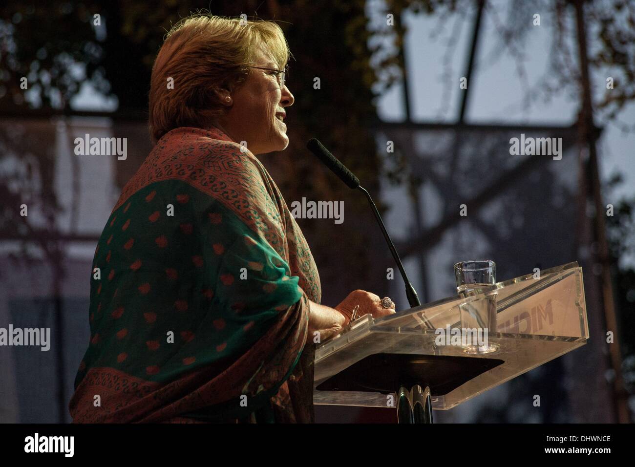 Santiago Del Chile, Chile. 14. November 2013. Der ehemalige Präsident von Chile und Anwärter für Präsidenten von Chile 2014 Michelle Bachelet schließt ihren Wahlkampf mit ein kultureller Akt in den Stadtpark Quinta Normal in Santiago de Chile. Chilenische Wahlen werden am 17. November 2013 stattfinden. Laut jüngsten Umfragen, Bachelet und die neue Mehrheit konnte ihre Koalition der Sozialistischen Partei mit der CDU und die Unterstützung der kommunistischen Partei in der ersten Runde gewinnen. : Bildnachweis David von Blohn: David Von Blohn/NurPhoto/ZUMAPRESS.com/Alamy Live News Stockfoto