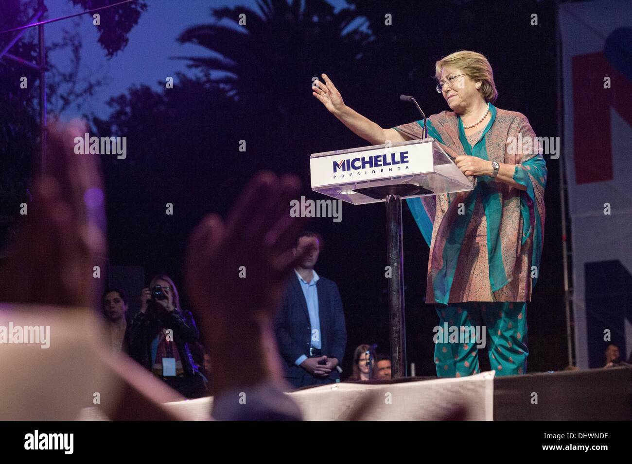 Santiago Del Chile, Chile. 14. November 2013. Der ehemalige Präsident von Chile und Anwärter für Präsidenten von Chile 2014 Michelle Bachelet schließt ihren Wahlkampf mit ein kultureller Akt in den Stadtpark Quinta Normal in Santiago de Chile. Chilenische Wahlen werden am 17. November 2013 stattfinden. Laut jüngsten Umfragen, Bachelet und die neue Mehrheit konnte ihre Koalition der Sozialistischen Partei mit der CDU und die Unterstützung der kommunistischen Partei in der ersten Runde gewinnen. : Bildnachweis David von Blohn: David Von Blohn/NurPhoto/ZUMAPRESS.com/Alamy Live News Stockfoto