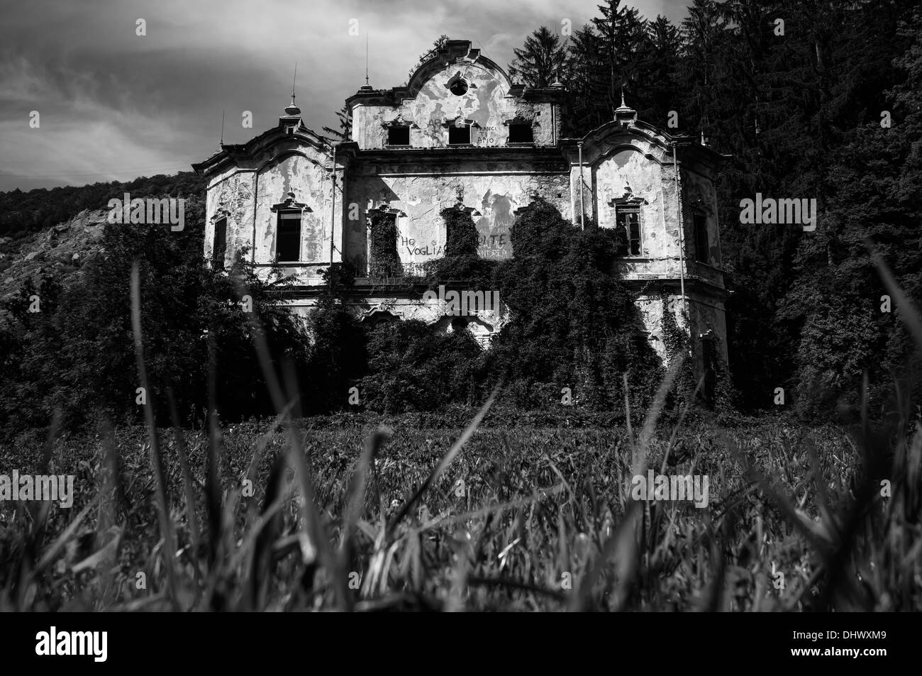 Italien. Verlassenen Herrenhaus Stockfoto