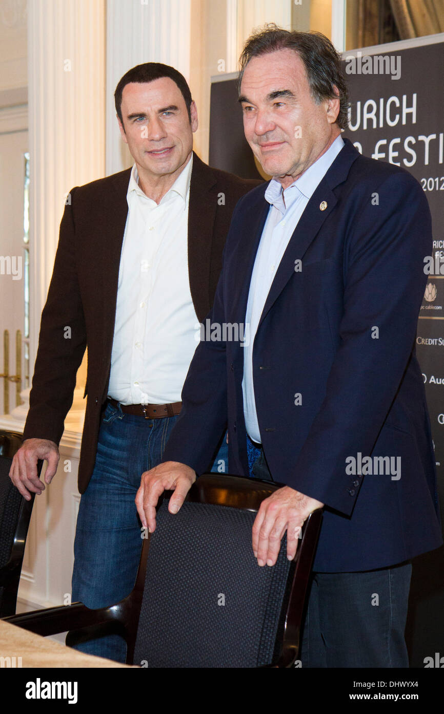 John Travolta und Oliver Stone behandelnden Pressekonferenz zum wilden beim Zurich Filmfestival. Zürich, Schweiz - 20.09.2012 Stockfoto