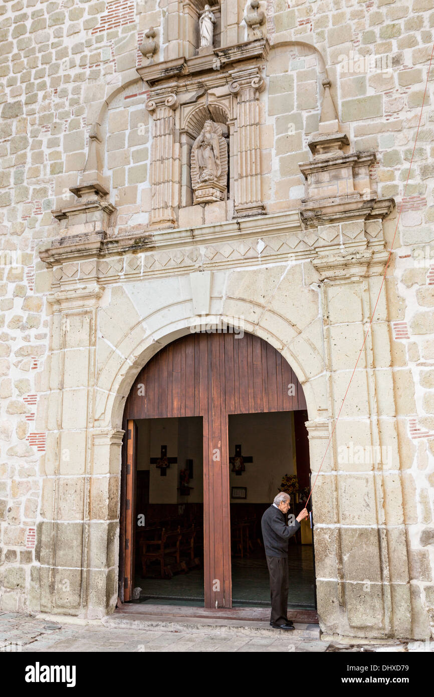 Glöckner in San Agustin Church und das Kloster in der Altstadt von Oaxaca, Mexiko. Stockfoto