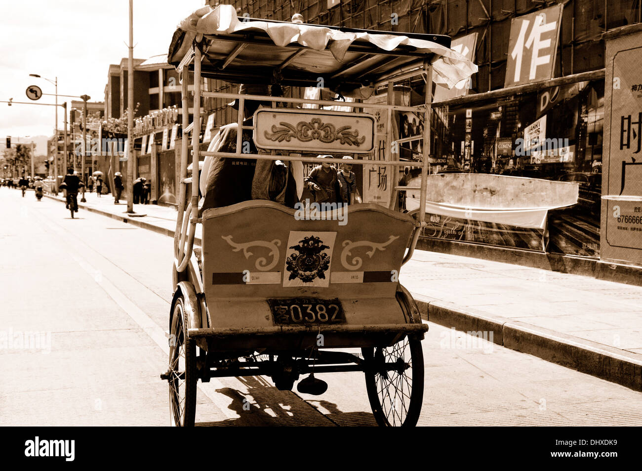 Fahrrad-Taxi in Lhasa-Tibet-sepia Stockfoto