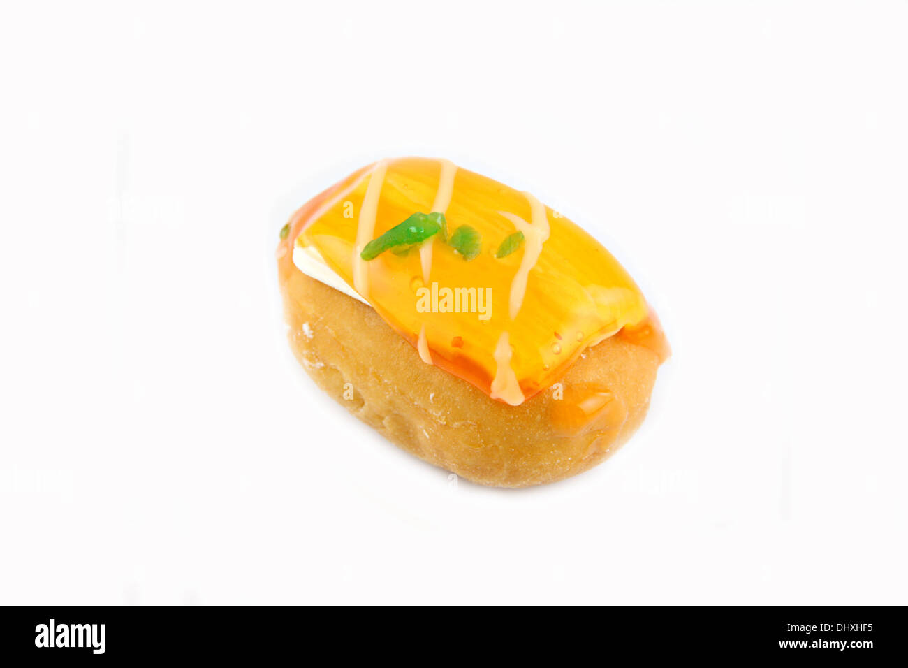 Closeup gelbe Sushi Donuts auf weißem Hintergrund. Stockfoto