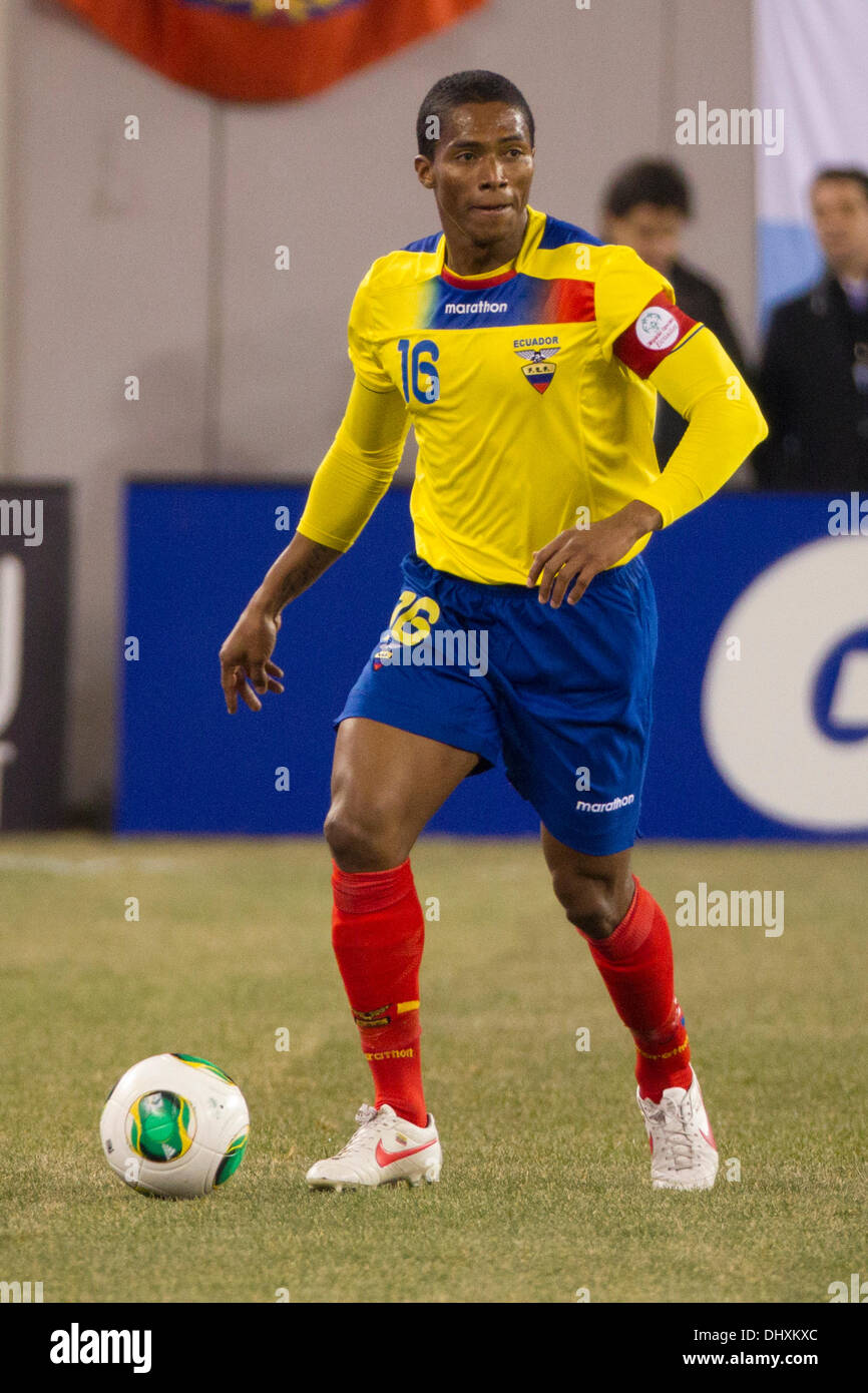 ein Unentschieden, 0: 0. 15. November 2013. Ecuador-Mittelfeldspieler Antonio Valencia (16) in Aktion während der Gillette International Soccer-Serie-Spiel zwischen Argentinien und Ecuador im MetLife Stadium in East Rutherford, New Jersey. Das Spiel endet unentschieden, 0: 0. (Christopher Szagola/Cal Sport Media) © Csm/Alamy Live-Nachrichten Stockfoto