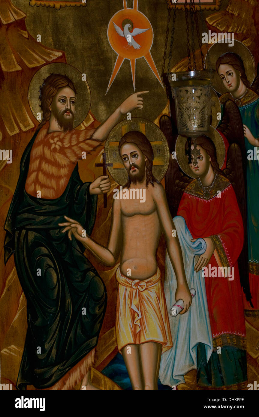 Ikone des Herrn Jesus mit Johannes der Täufer und die Friedenstaube und versammelten Jüngern bei der Taufe Jesu durch Johannes. Religiöse Stockfoto