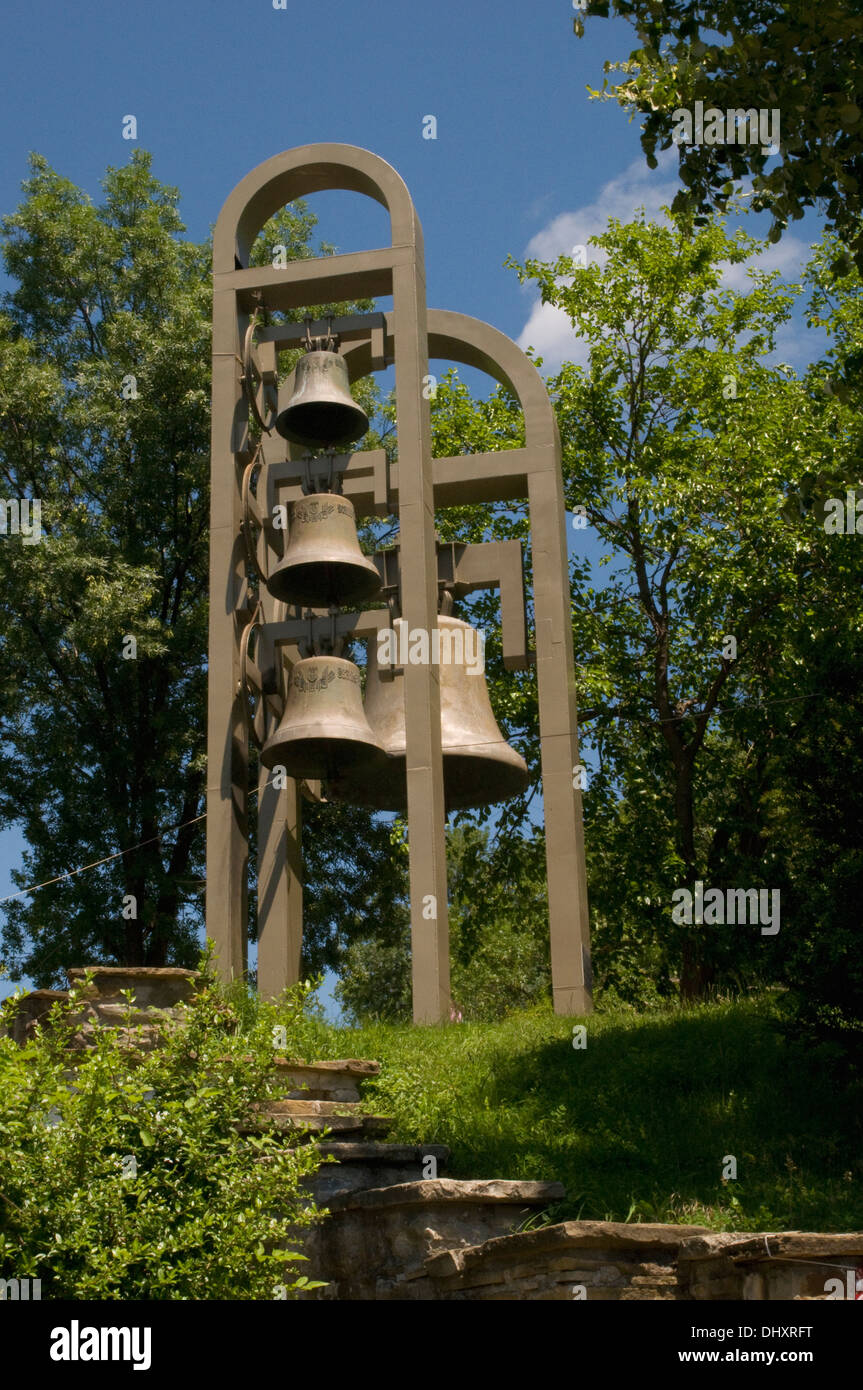 Die Glocken platziert auf dem Hügel der patriarchalische Kathedrale des Heiligen Himmelfahrt Gottes auf dem Hügel Zarewez aufsteigend Stockfoto