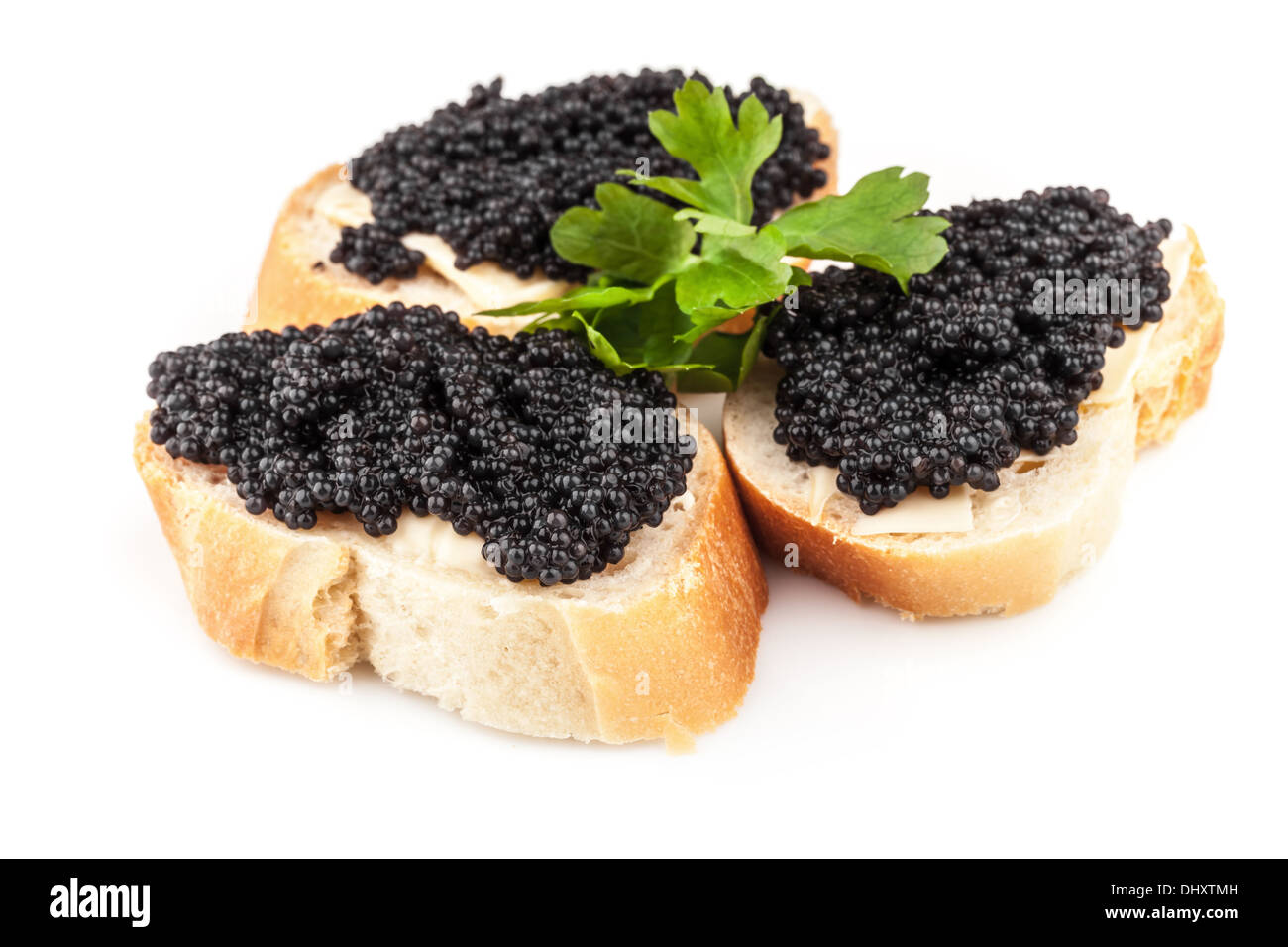 Sandwiches mit schwarzem Kaviar isoliert auf weißem Hintergrund Stockfoto