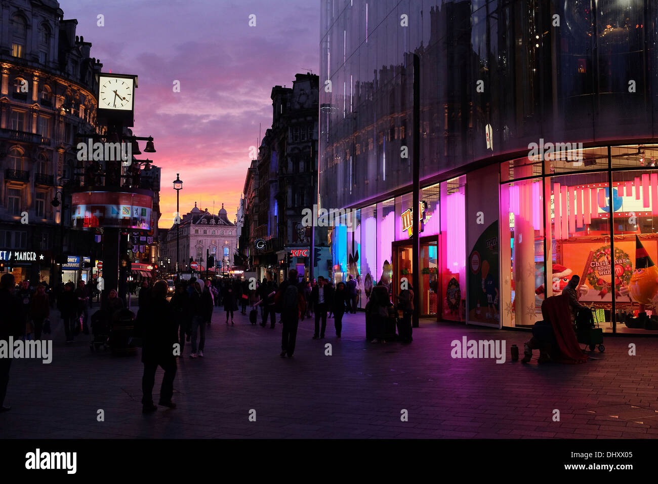 Herbst Sonnenuntergang vom Leicester Square in London. Stockfoto