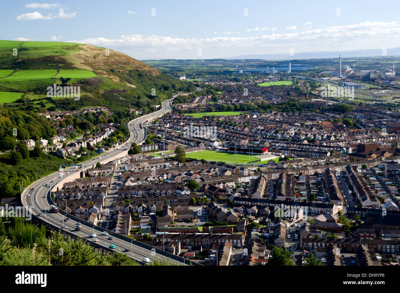 Blick Auf Port Talbot Und Die M4 Autobahn Von Mynydd Dinas Neath Port Talbot South Wales Stockfotografie Alamy