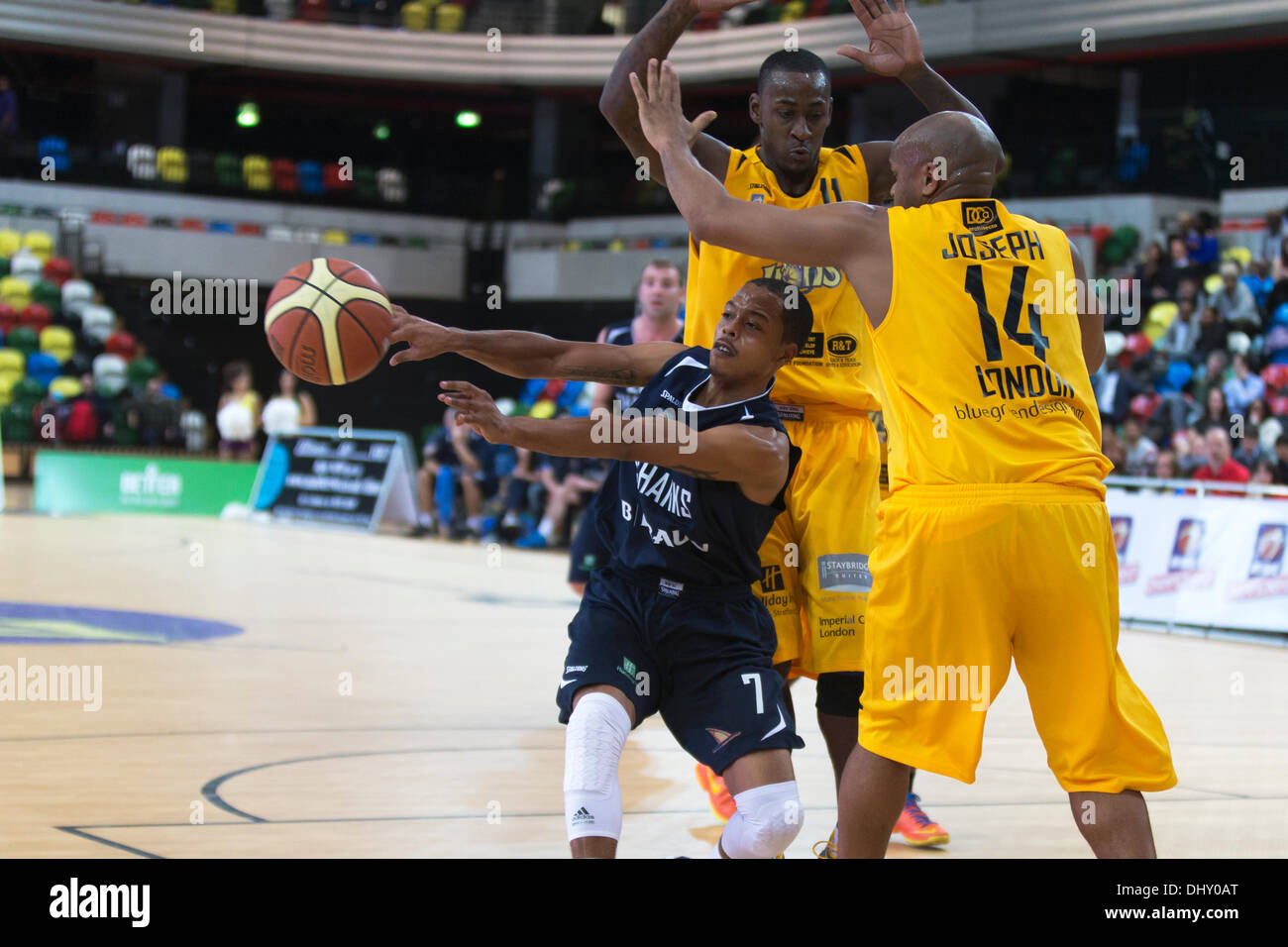 London, UK. 15. November 2013. BBL: London Lions V Sheffield Haifische, Copper Box, London, England. Bildnachweis: Simon Balson/Alamy Live-Nachrichten Stockfoto