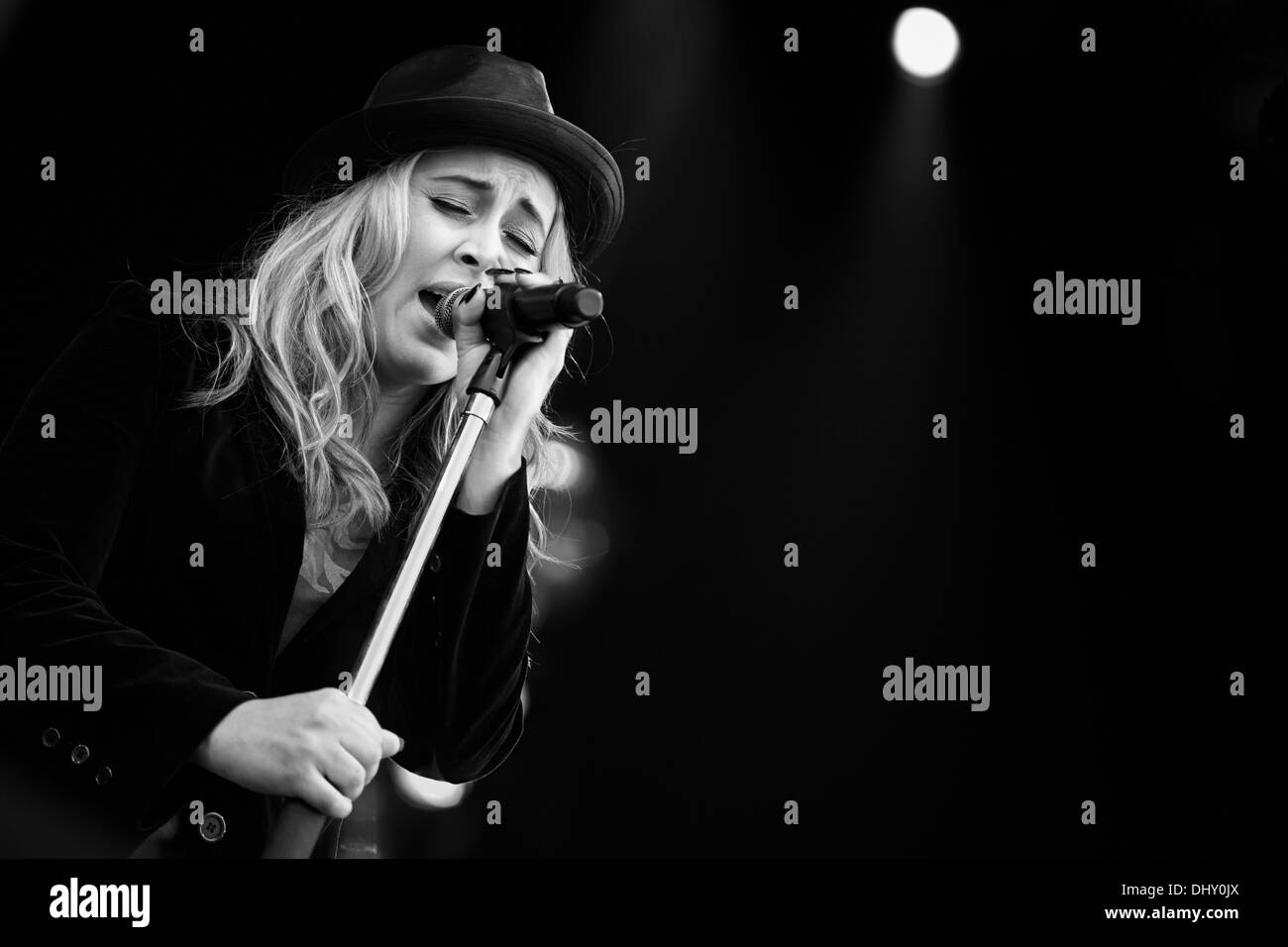 Anouk im Konzert, Anouk live auf der Bühne Stockfoto
