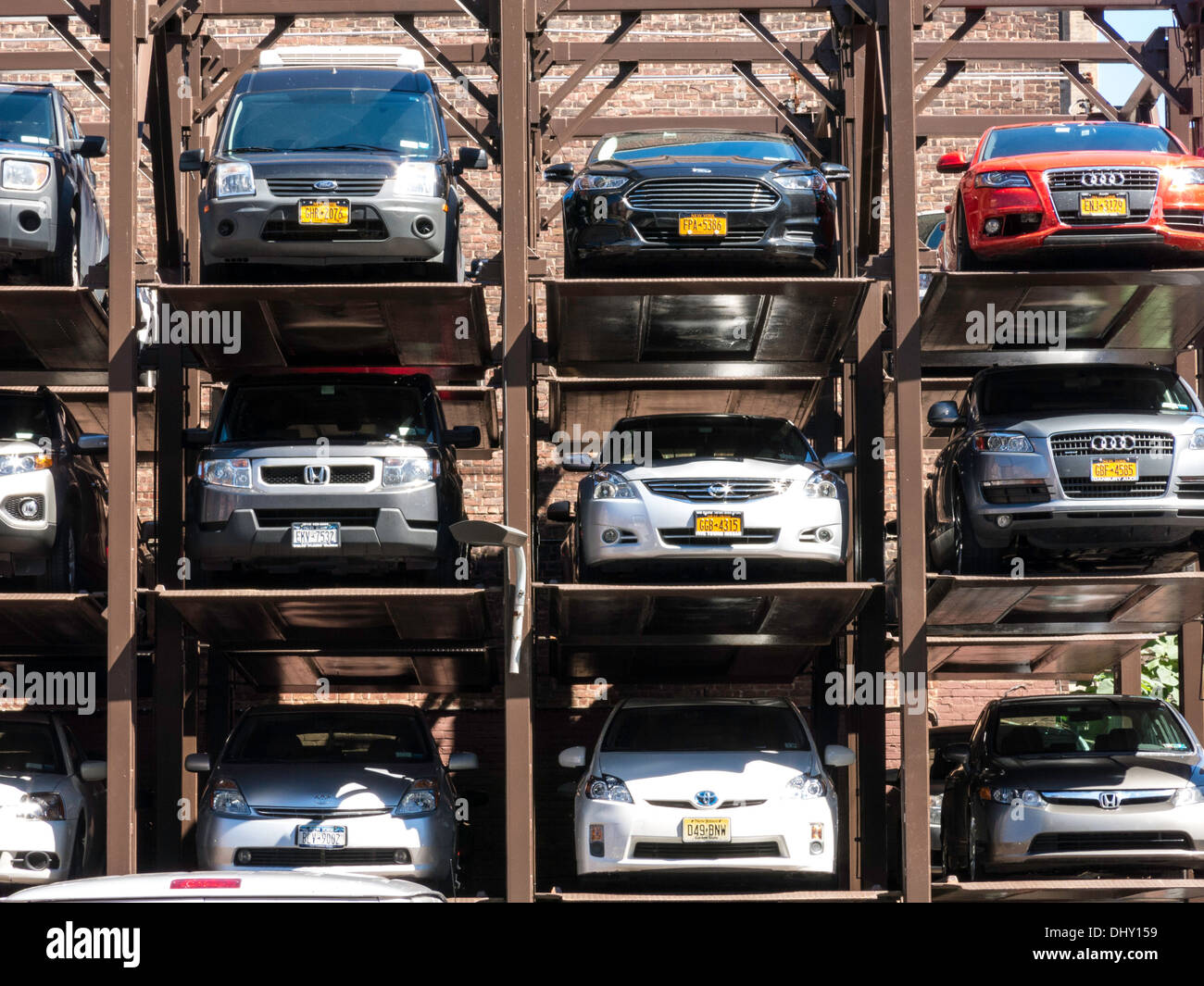 Multi-Story-Parkhaus, NYC Stockfoto