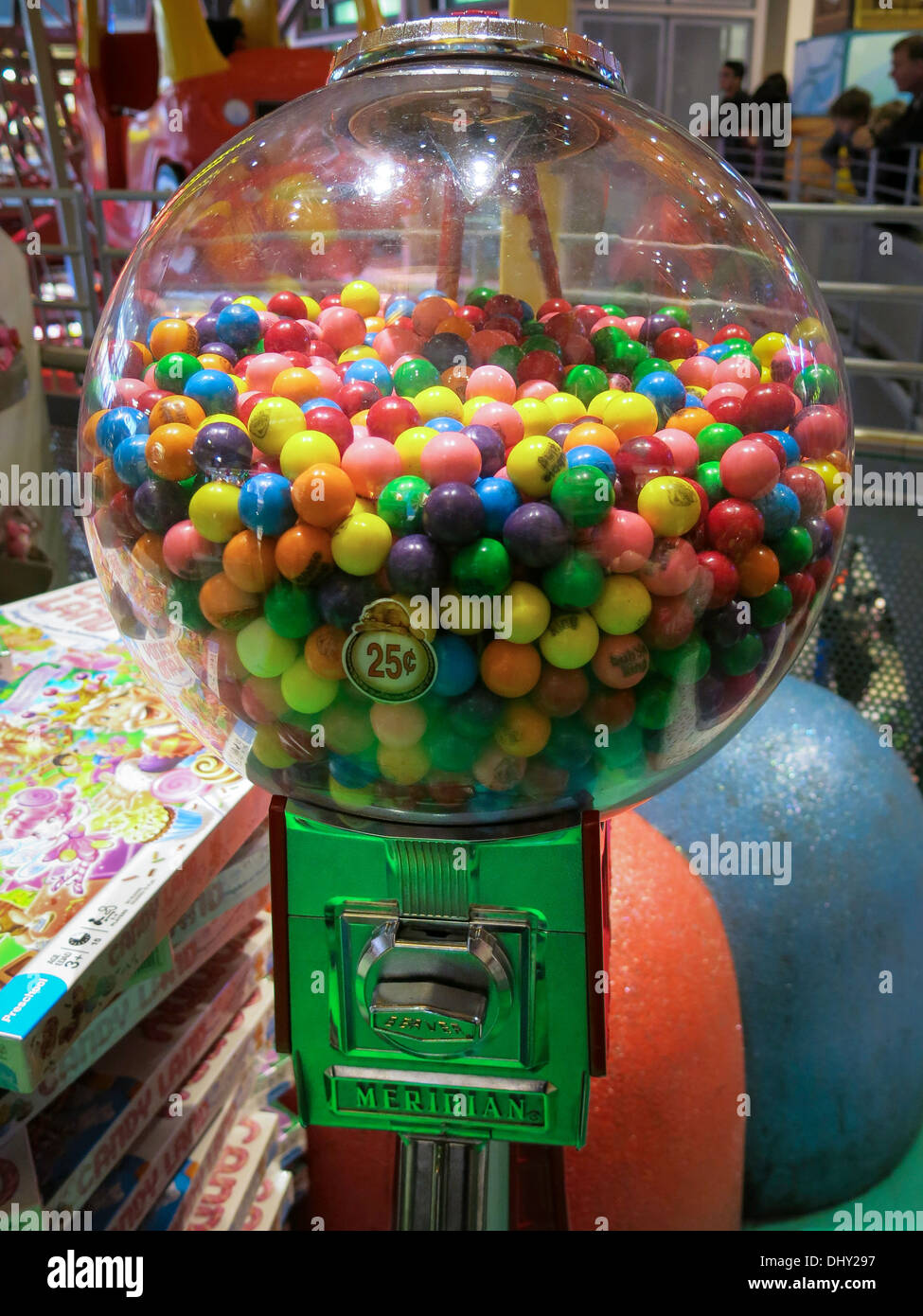 Gumball Machine, Toys R US Store Interieur, Times Square, New York, USA Stockfoto