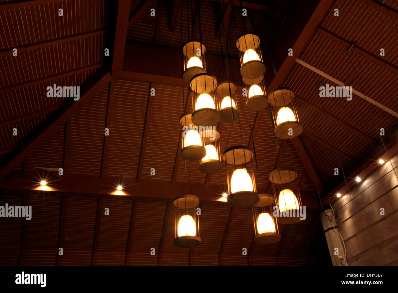 Das Licht in der Nacht im Resort. Stockfoto