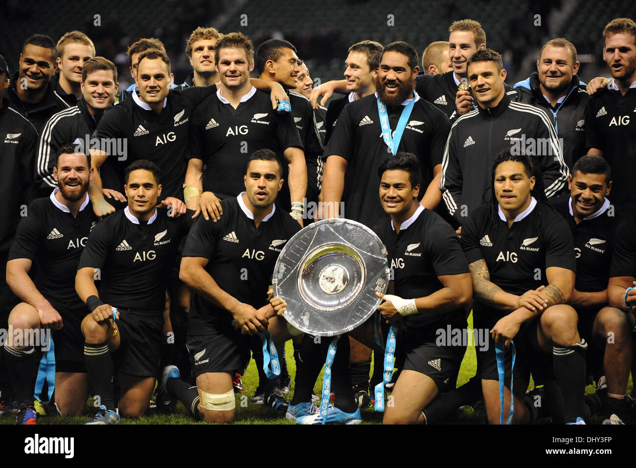 NEW ZEALAND-Spieler mit TROPH ENGLAND V Neuseeland TWICKENHAM LONDON ENGLAND 16. November 2013 Stockfoto