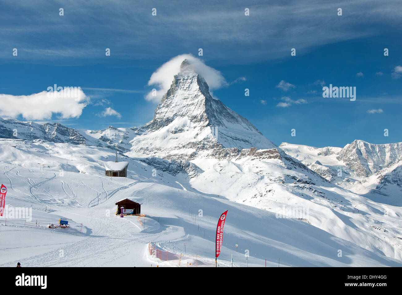 ZERMATT - Januar 17: Panorama der Matterhorn Ski Paradise am 17. Januar 2013 in der Schweiz. Blick vom Station Riffelberg. Stockfoto