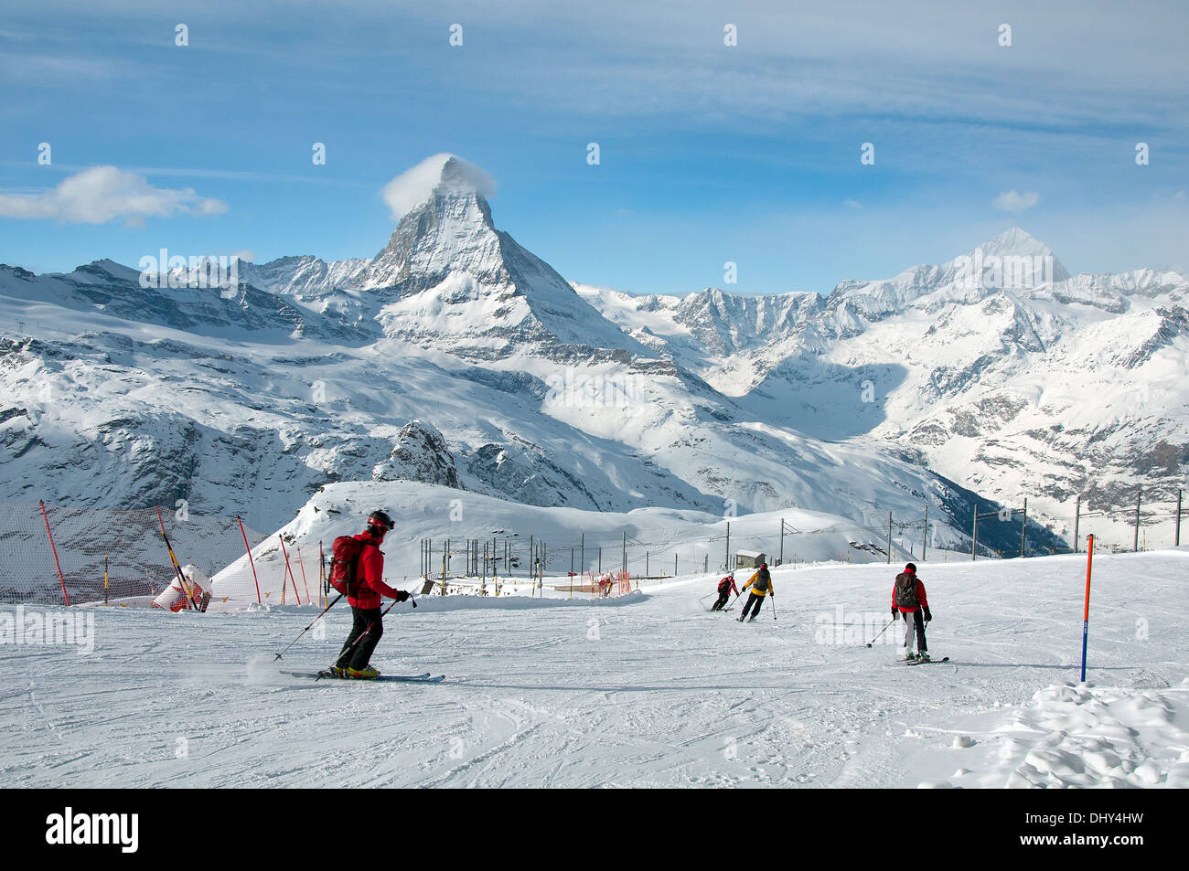 Skipiste in Schweizer Alpen mit Matterhorn im Hintergrund Stockfoto