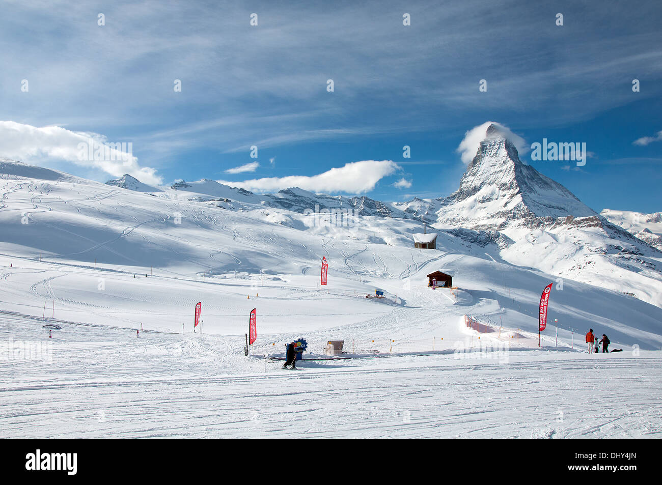 ZERMATT - Januar 17: Panorama der Matterhorn Ski Paradise am 17. Januar 2013 in der Schweiz. Blick vom Station Riffelberg. Stockfoto