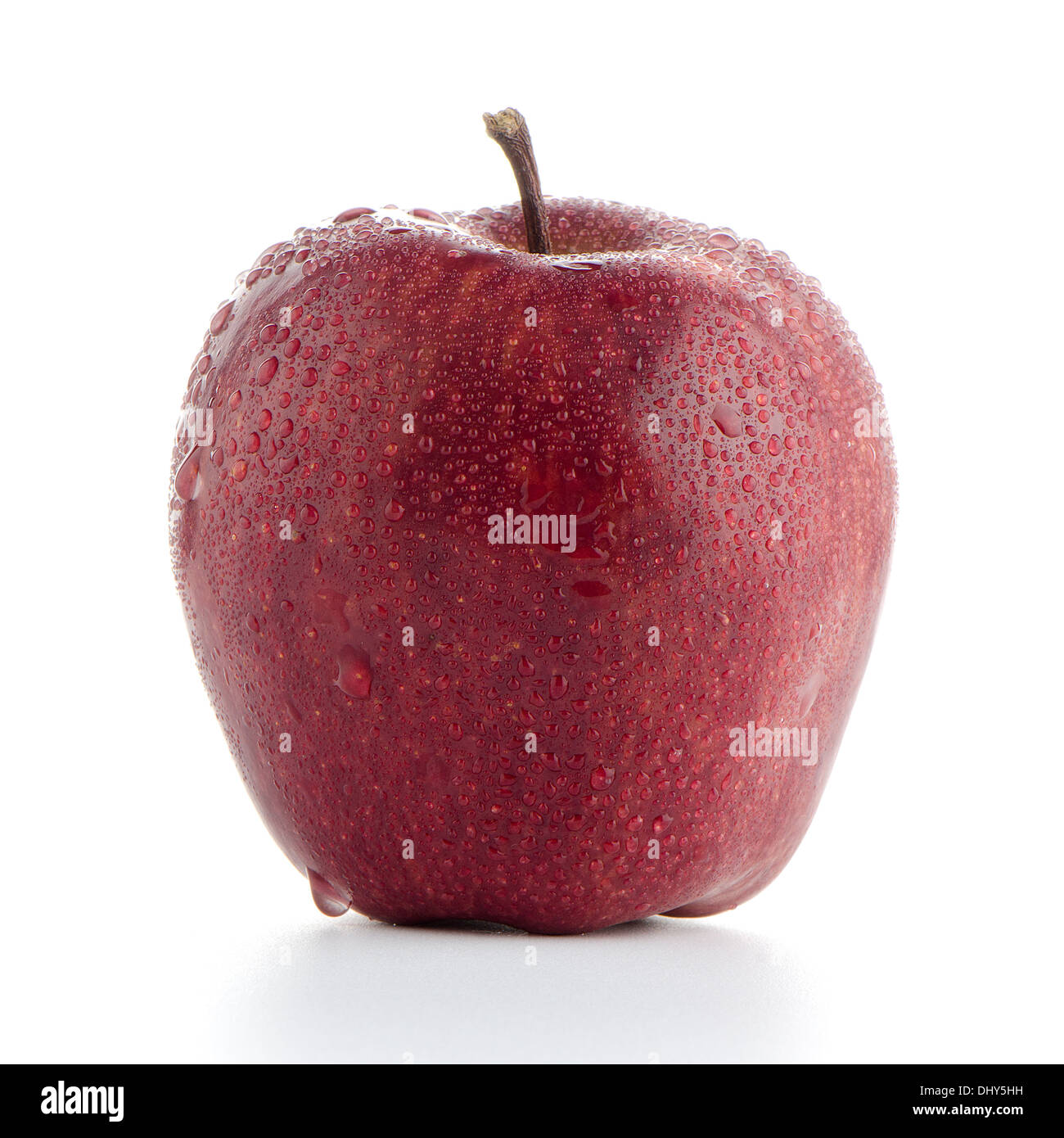 Roter Apfel isoliert auf weißem Hintergrund. Stockfoto