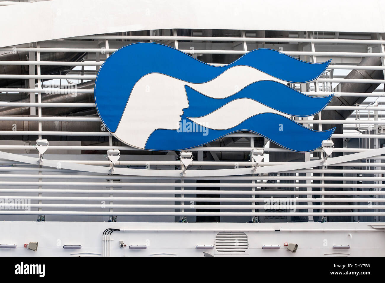 Das Royal Princess Kreuzfahrtschiff Nahaufnahme Detail. Trichter-Logo Stockfoto