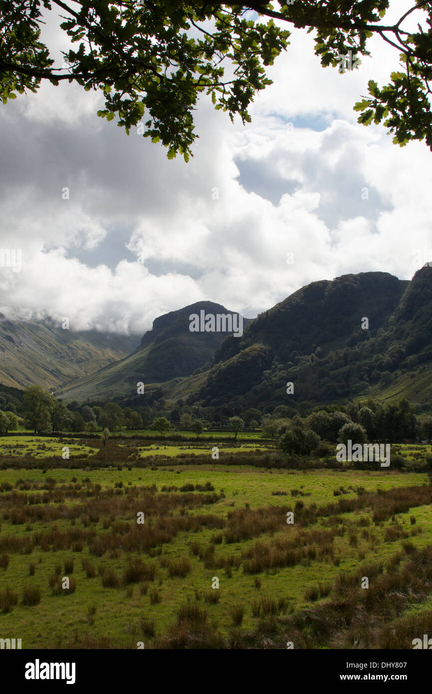 Sonne nach dem Regen auf Borrowdale Valley, Lake District, Großbritannien zu durchbrechen. Stockfoto