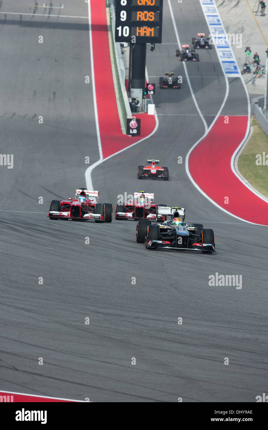 Fahrer Esteban Gutierrez des Sauber F1 führt Autos aus der Grube Zeile während des Trainings für Formula 1 United States Grand Prix Stockfoto