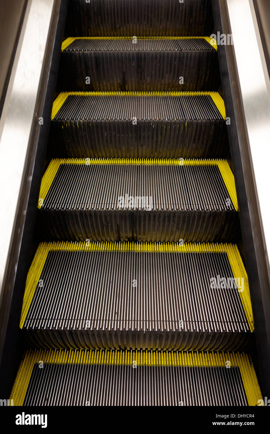 Rolltreppe in u-Bahnstation Stockfoto