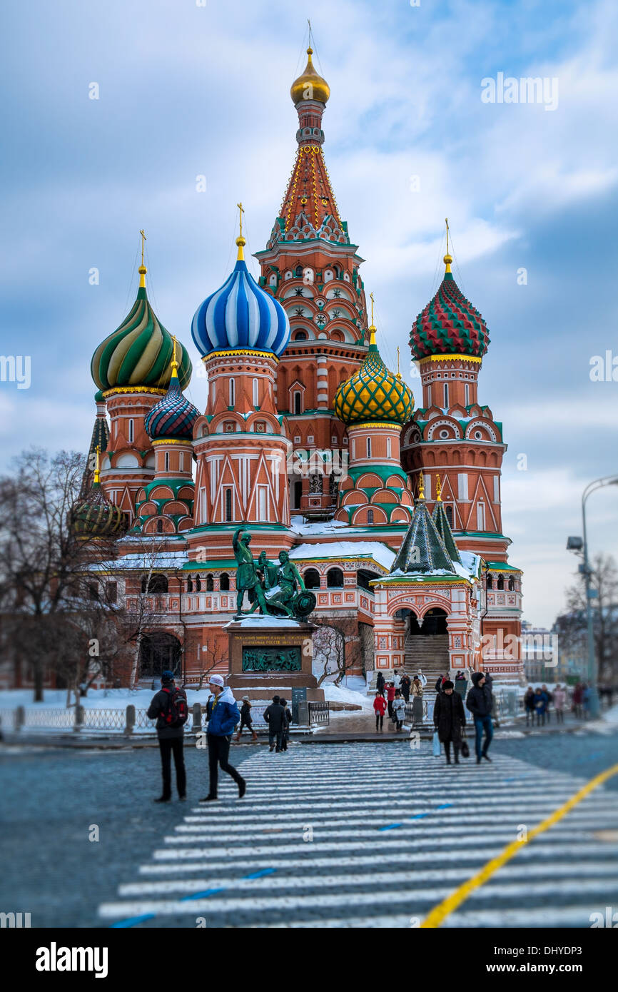 Moskau - ca. März 2013: Ansicht der Basilius Kathedrale in Moskau, ca. 2013. Mit einer Bevölkerung von mehr als 11 Millionen Menschen ist eine der größten Städte der Welt und ein beliebtes Touristenziel. Stockfoto