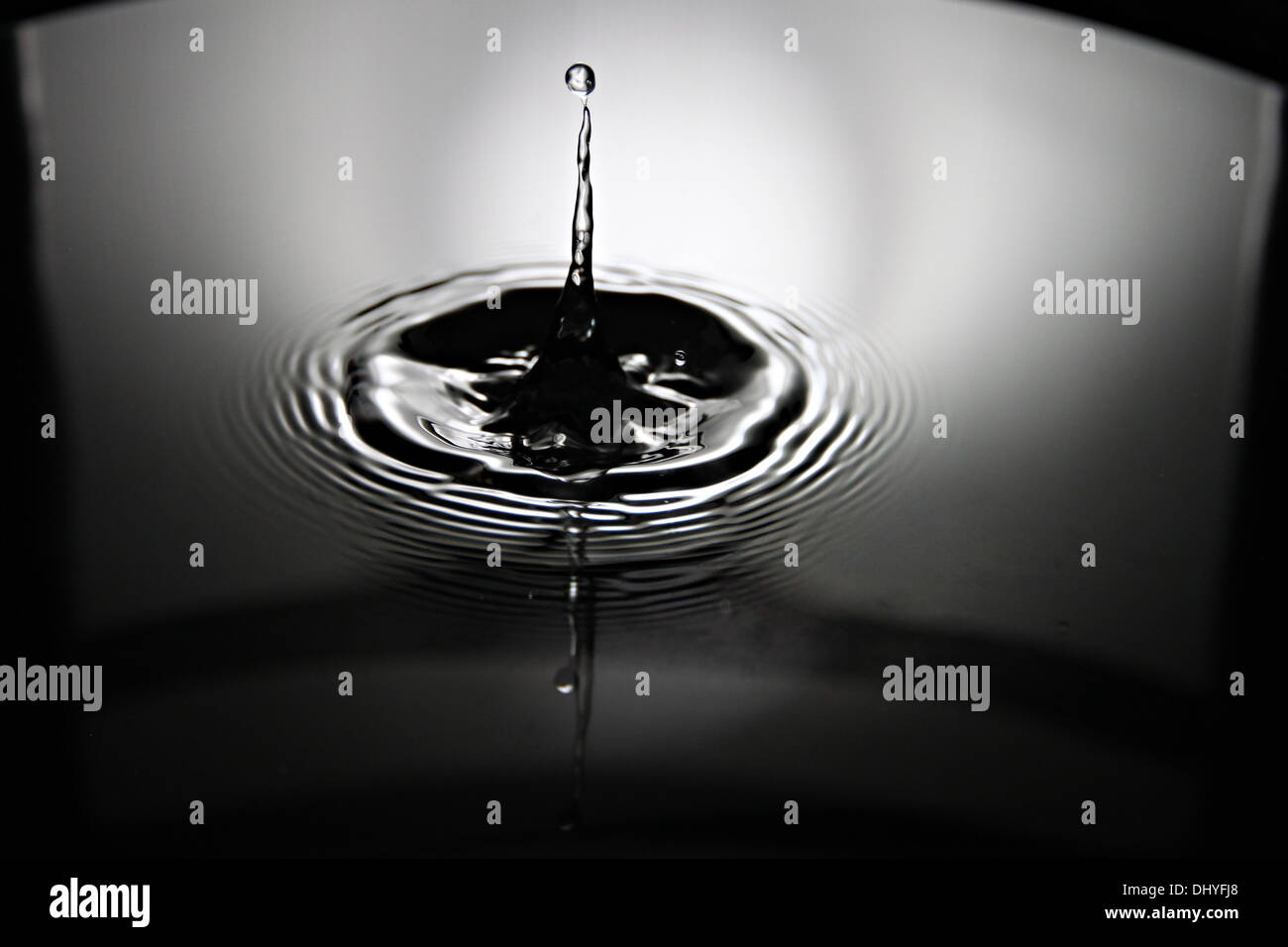 Closeup Bildern ist, dass Wassertropfen eine schöne Form. Stockfoto
