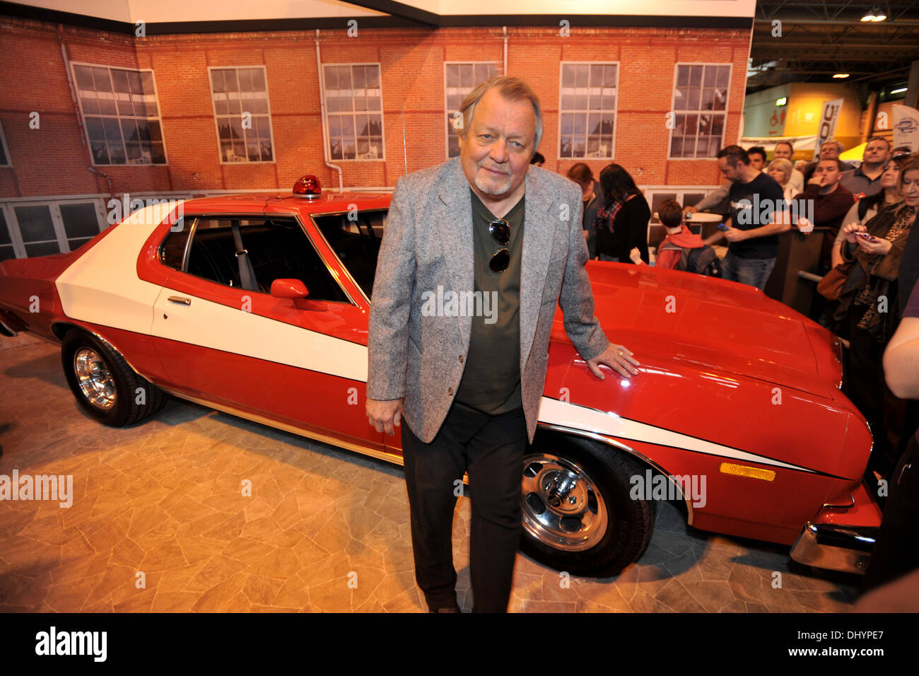 Birmingham, Vereinigtes Königreich. 16. November 2013. David Soul von Starsky ein Stall mit einem Ford Gran Torino in Lancaster Versicherung NEC Classic Car Show, Birmingham Credit: Matthew Richardson/Alamy Live-Nachrichten Stockfoto