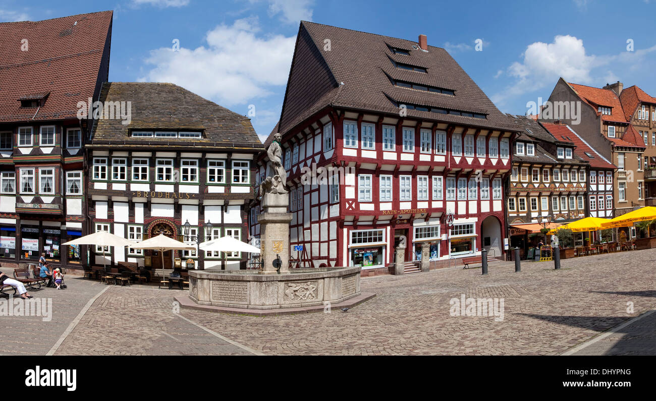 Marktplatz mit Till Eulenspiegel-Brunnen in Einbeck, Niedersachsen, Deutschland, Europa, Stockfoto