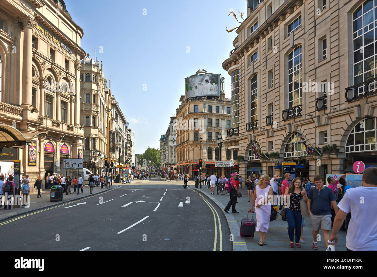 Piccadilly Circus ist eine Straßenkreuzung und öffentlichen Raum des Londoner West End Stockfoto