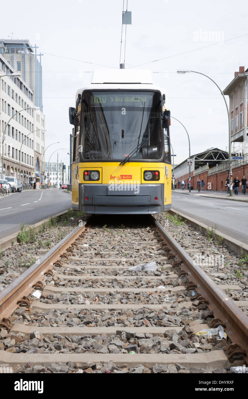 Straßenbahn am Warschauer Str Straße, Berlin, Deutschland Stockfoto