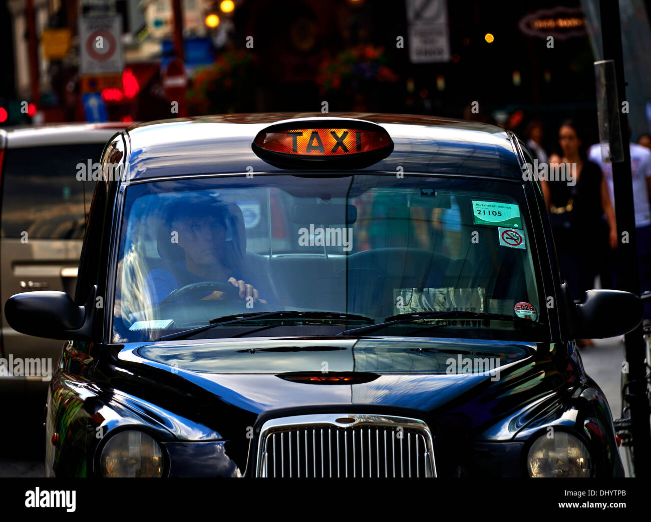 Piccadilly Circus ist eine Straßenkreuzung und öffentlichen Raum des Londoner West End Stockfoto