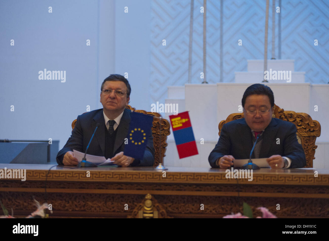 José Manuel BARROSO, Präsident der Europäischen Kommission, hielt eine Pressekonferenz mit Tsakhiagiin Elbegdorj, Präsident der Mongolei, im Staatspalast während des ersten Besuchs eines Vorsitzenden des Europäischen Parlaments in der Mongolei ab. © Time-Snaps Stockfoto