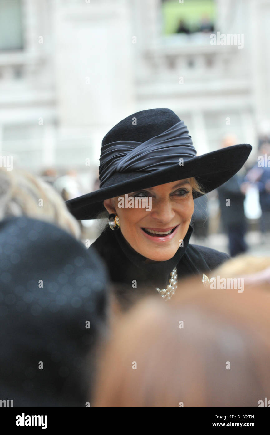 Whitehall, London, UK. 17. November 2013. HRH Prinzessin Michael von Kent spricht mit der Masse an der jüdischen Vereinigung der Ex-Sevicemen und Frauen jährliche Gedenkveranstaltung. Bildnachweis: Matthew Chattle/Alamy Live-Nachrichten Stockfoto