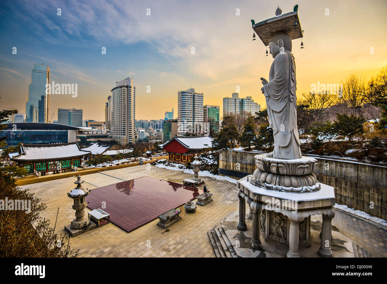 Seoul, Südkorea Skyline vom Bongeunsa-Tempel. Stockfoto