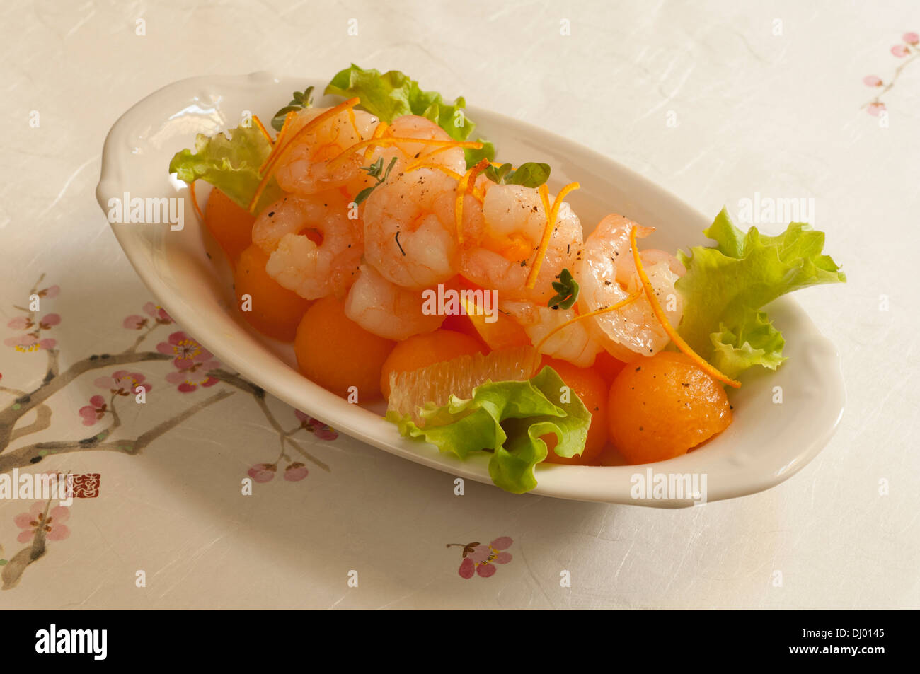Shrimps-Salat, Zitrusfrüchte und Melone mit Ingwer Stockfoto