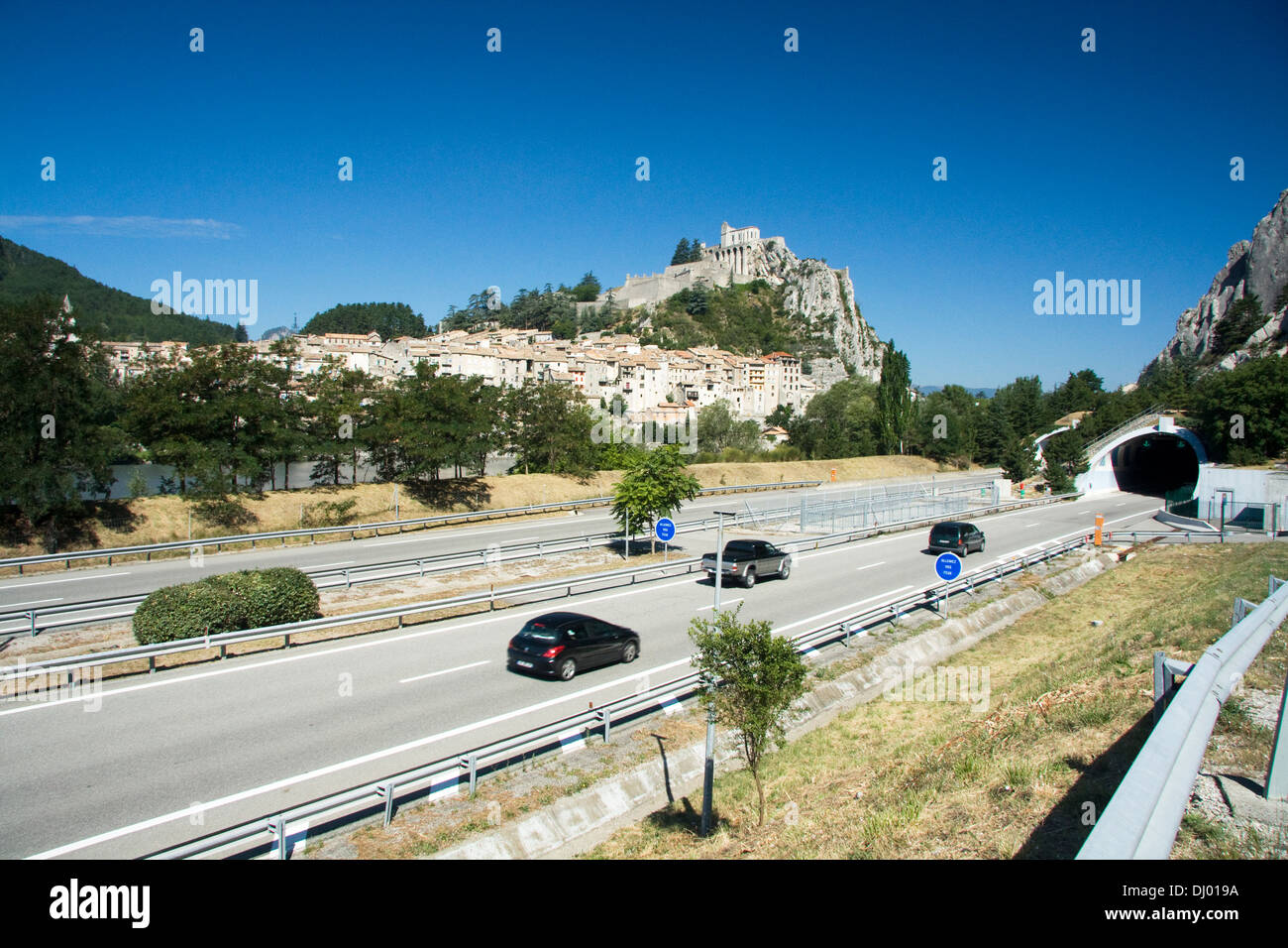 Tal der Durance und A51 Autoroute in Sisteron, Provence, Frankreich Stockfoto