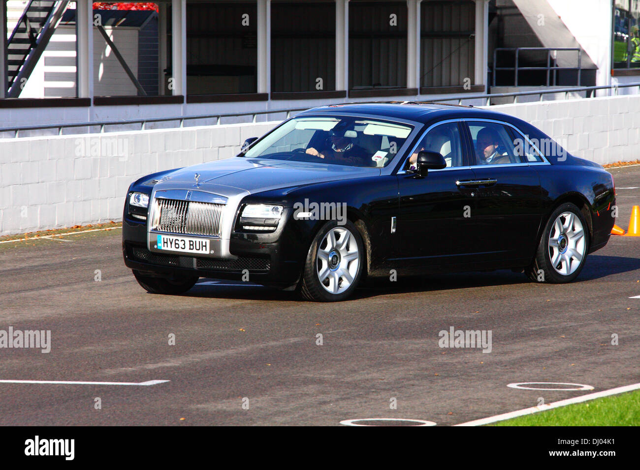 Rolls Royce motor Cars auf einem Track-Tag am Goodwood Motor Racing Circuit in der Nähe von Chichester.  Einschließlich Training und Sicherheit Fahrerfähigkeiten. Stockfoto