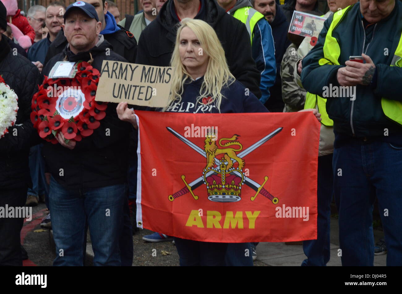 London, UK. 17. November 2013. LEE RIGBY MEMORIAL WALK Credit: JOHNNY ARMSTEAD/Alamy Live-Nachrichten Stockfoto