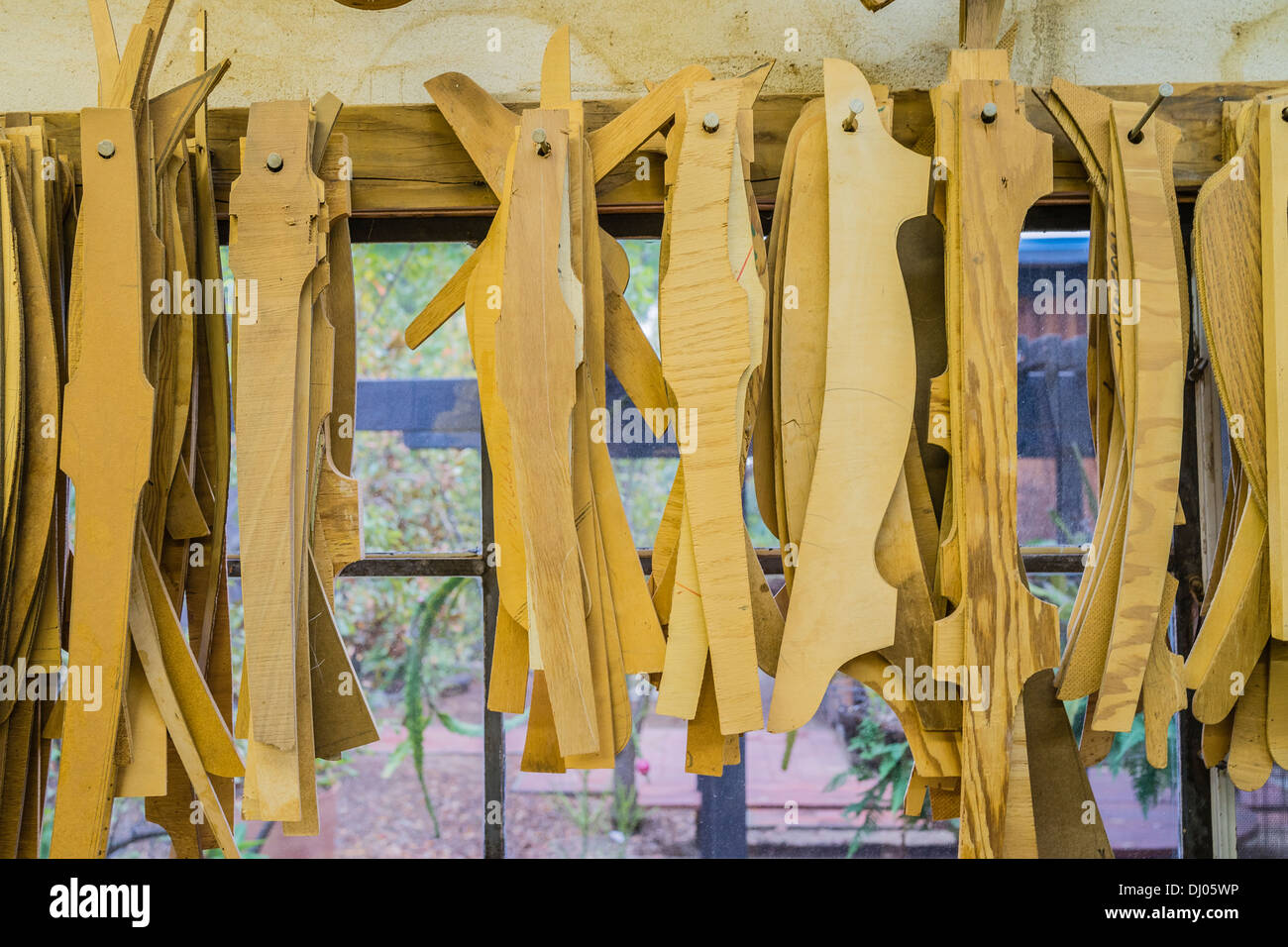 Hölzerne Vorlagen im Sam Maloof Shop der berühmten Künstler/Schreiner Sam Maloof. Stockfoto