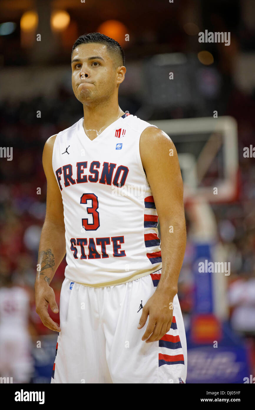 16. November 2013 gewonnen Fresno, CA - Fresno State Guard Cezar Guerrero im Spiel zwischen dem Northridge Matadors und Fresno State Bulldogs bei Save Mart Center in Fresno State Fresno, CA. 80 bis 64. Stockfoto