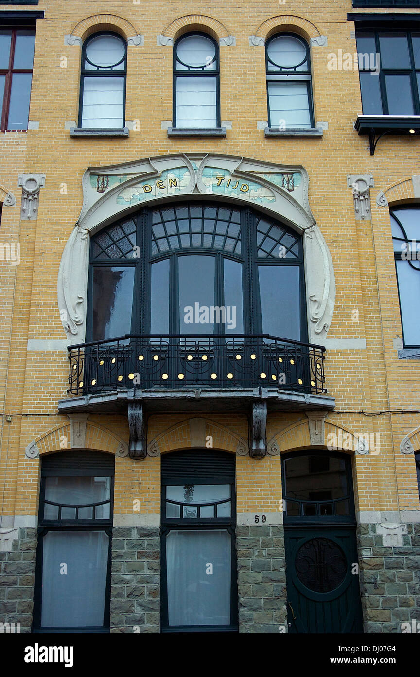 Eine kunstvolle Jugendstil-Fassade in Antwerpens historischen Zurenborg Nachbarschaft, Belgien Stockfoto